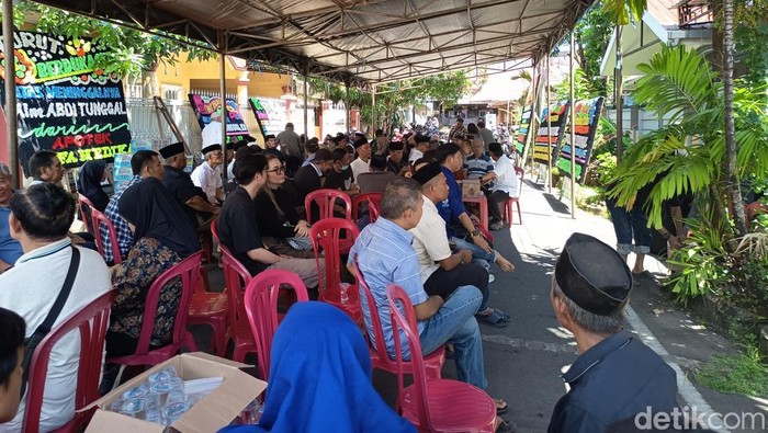 Suasana rumah duka legenda PSM Makassar, almarhum Abdi Tunggal.