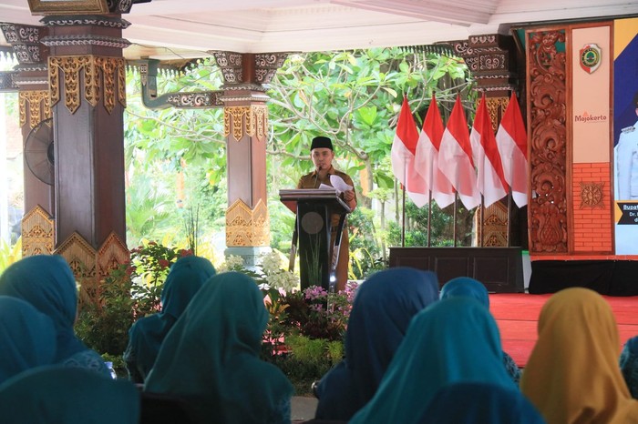 Tim Penggerak PKK bersama Pemerintah Kabupaten Mojokerto bersinergi mewujudkan keluarga sejahtera.
