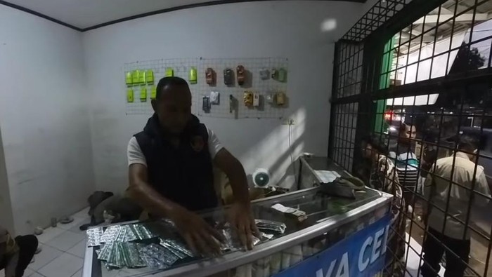 Toko obat keras berkedok konter pulsa di Bogor