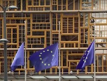 Video Uni Eropa Kibarkan Bendera Setengah Tiang Hormati Paus Fransiskus