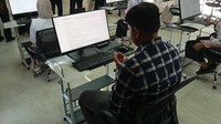 Peserta berdoa sebelum mengerjakan ujian. Foto: Nikita Rosa/detikEdu
