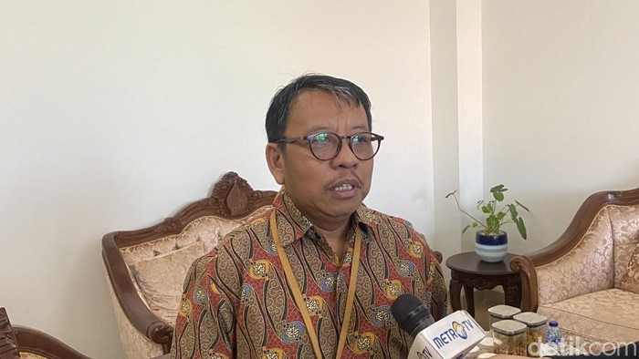 Wakil Rektor I Universitas Islam Negeri (UIN) Walisongo Semarang, Mukshin Jamil, di UIN Walisongo Semarang, Rabu (23/4/2025).