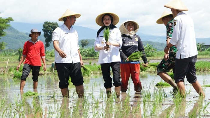 Wali Kota Kediri Vinanda Prameswati