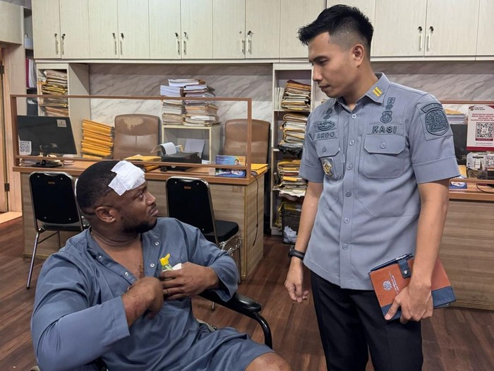 WN Ghana diamankan usai sempat ngamuk rusak supermarket di Jaksel (dok.kantor imigrasi Jaksel)