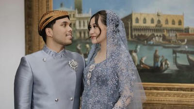 8 Foto Tasyakuran & Mitoni 7 Bulanan Aaliyah Massaid, Anggun Berkebaya Biru