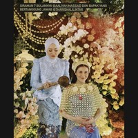 Memilih prosesi adat Jawa, acara diawali dengan ritual siraman menggunakan air kembang setaman. Kedua orangtua dan Thariq tampak turut ikut menyiramkan air kepada Aaliyah. Foto: Instagram/@aaliyah.massaid