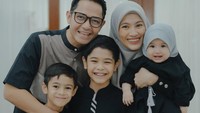 Setelah dua minggu berselang, Alyssa akhirnya menghubungi Dude dan memberikan jawaban iya mau menikah. Dude Harlino dan Alyssa menikah pada 22 Maret 2014.  Foto: Instagram: @ichasoebandono @dude2harlino