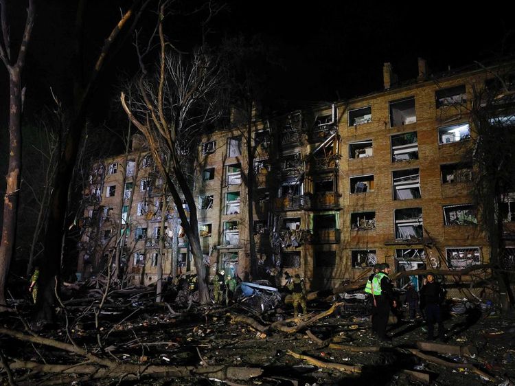Apartemen di Kyiv Rusak Dihantam Rudal Balistik Rusia