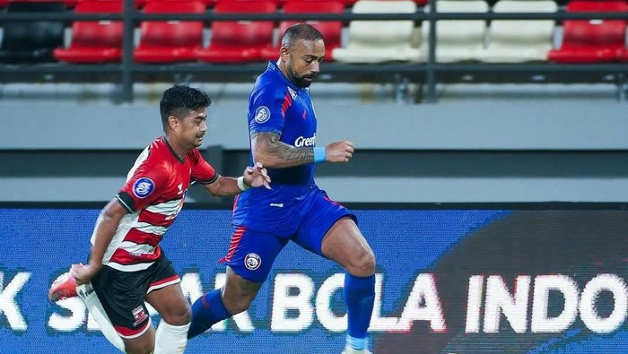 Arema FC vs Madura United: Singo Edan Tak Bergantung ke Dalberto?