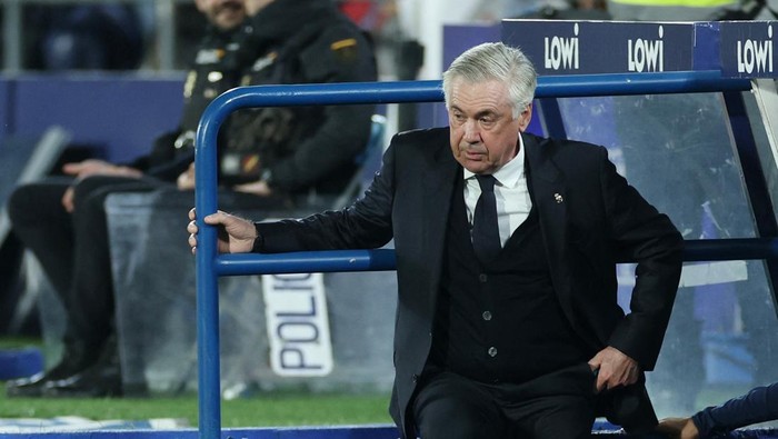 Soccer Football - LaLiga - Getafe v Real Madrid - Estadio Coliseum, Getafe, Spain - April 23, 2025 Real Madrid coach Carlo Ancelotti REUTERS/Isabel Infantes