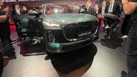 Pada peluncuran brand Lepas di acara International Business Summit di Wuhu, Anhui, China, Kamis (24/4/2025), Chery turut memperkenalkan model flagship-nya, Lepas L8. Model ini nantinya juga akan dipasarkan di Indonesia. Foto: Luthfi Anshori/detikOto