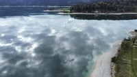 Penurunan permukaan air bukan hanya berdampak pada wisata, tetapi juga mempengaruhi ekosistem dan suplai air. Beberapa spesies ikan lokal dilaporkan terganggu akibat berkurangnya habitat air.      