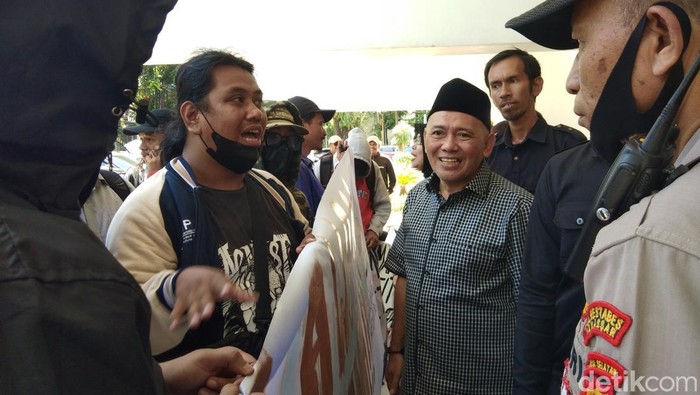 Demo warga Bara-baraya di PN Makassar.