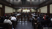 Sidang ini menjadi perhatian publik karena melibatkan tokoh penting dalam partai politik besar di Indonesia dan menyangkut proses hukum terhadap dugaan tindak pidana korupsi yang terjadi dalam proses pergantian antarwaktu (PAW) anggota DPR RI periode 2019-2024.  