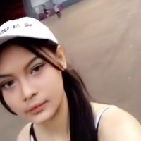 Pada Januari 2020 lalu, Erika sempat membagikan video penampilannya sebelum menjalani operasi plastik. Di keterangan unggahan ia menulis, Erika asli…. #JanganBullyAku. Foto: Instagram/@eri.carl