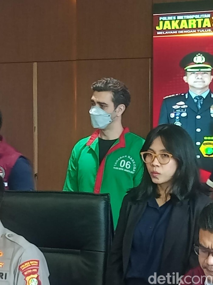 Fachri Albar berbaju tahanan