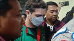 Potret Fachri Albar Tertunduk Pakai Baju Tahanan