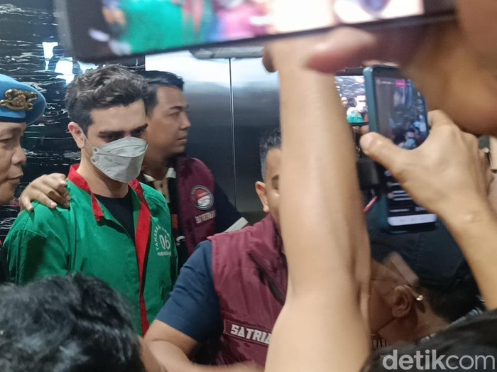 Fachri Albar berbaju tahanan. (Rizky/detikcom)