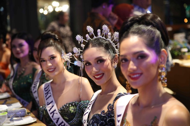 Puteri Indonesia DKI Jakarta 1 bernama Melliza Xaviera mencuri perhatian karena profesinya sebagai dokter dan kemampuannya berbahasa Inggris. Foto: Pradita Utama/DetikFoto