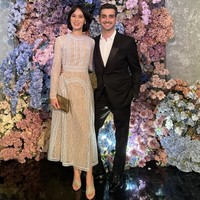 Tahun 2014 menjadi awal dari komitmen besar mereka. Renata Kusmanto memutuskan untuk memeluk Islam pada 6 Mei 2014, langkah yang ia ambil dengan sepenuh hati sebelum resmi menikah dengan Fachri Albar pada 12 Juni 2014. Telah menjalani rumah tangga selama 11 tahun, hubungan Renata dan Fachri sepi dari gosip. Foto: Instagram