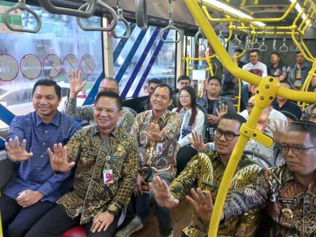 Gubernur Banten Andra Soni jajal Transjabodetabek rute Blok M-Alam Sutera (dok.istimewa)