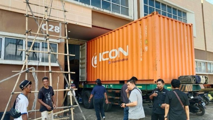 Gudang Diduga Rokok Ilegal di Dekat Polres Kubu Raya