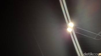 Menikmati kemacetan Jakarta saat jam pulang kerja dari atas open top bus. Foto: Virgina Maulita Putri/detikINET