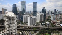 Suasana gedung bertingkat di Jalan Jenderal Sudirman, Jakarta, Kamis (24/4/2025).  