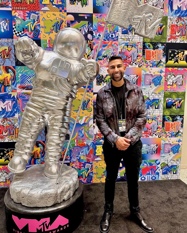 6. Dhar Mann – £35 juta (Rp 785 miliar)Dhar awalnya dikenal dengan Dhar Mann Studios, sebuah perusahaan produksi konten yang berfokus pada video motivasi. Dari kesuksesan konten itu, Dhar beralih kepada bisnis real estate, penyewaan mobil mewah, dan perusahaan hidroponik yang sayangnya menyeretnya ke masalah hukum.Foto: Instagram