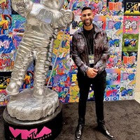 6. Dhar Mann – £35 juta (Rp 785 miliar)Dhar awalnya dikenal dengan Dhar Mann Studios, sebuah perusahaan produksi konten yang berfokus pada video motivasi. Dari kesuksesan konten itu, Dhar beralih kepada bisnis real estate, penyewaan mobil mewah, dan perusahaan hidroponik yang sayangnya menyeretnya ke masalah hukum.Foto: Instagram