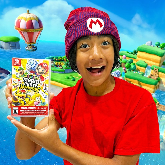 4. Ryan Kaji – £38 juta (Rp 853 miliar)Ryan Kaji adalah salah satu kreator konten terkaya yang usianya baru menginjak 12 tahun. Di YouTube, bocah asal AS itu dikenal sering me-review mainan. Sekarang Ryan sudah punya brand mainan sendiri dan bermain film.Foto: Instagram