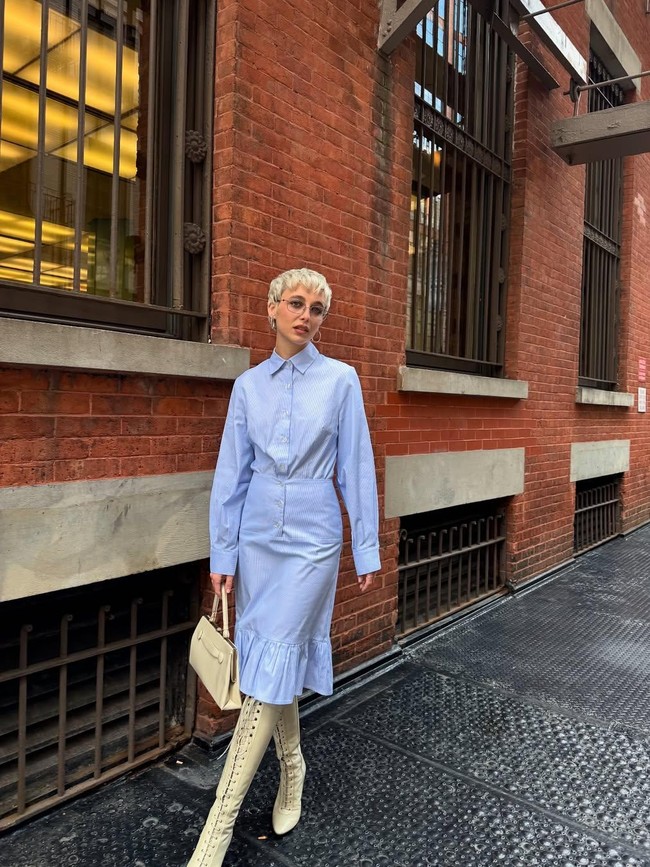 10. Emma Chamberlain – £23 juta (Rp 583 miliar)Emma Chamberlain awalnya dikenal netizen karena kepribadian uniknya sebagai YouTuber. Setelah channel YouTube-nya banyak subscriber, tak butuh waktu lama untuk Emma mendapat berbagai endorsement dan merambah ke bidang lain, termasuk sebagai poadcaster dalam acara ‘Anything Goes’.Foto: Instagram