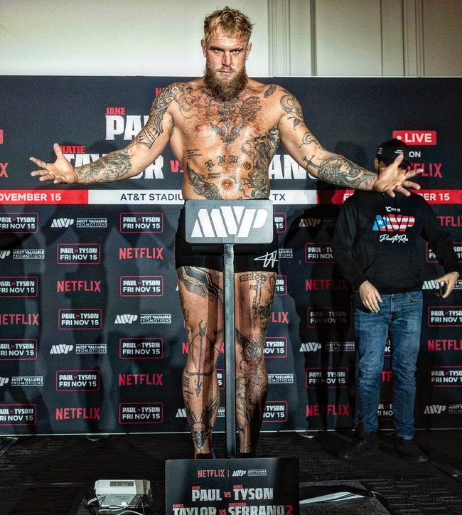 9. Jake Paul – £29 juta (Rp 651 miliar)Jake Paul mengawali kariernya di aplikasi Vine yang sudah ditutup. Kini ia lebih dikenal dalam dunia boxing. Pria tersebut sempat bikin heboh ketika sukses mengalahkan legenda Mike Tyson dalam pertandingan tinju.Foto: Instagram