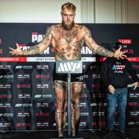 9. Jake Paul – £29 juta (Rp 651 miliar)Jake Paul mengawali kariernya di aplikasi Vine yang sudah ditutup. Kini ia lebih dikenal dalam dunia boxing. Pria tersebut sempat bikin heboh ketika sukses mengalahkan legenda Mike Tyson dalam pertandingan tinju.Foto: Instagram