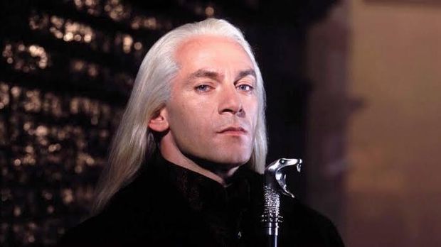 Penampilan Jason Isaacs di film.