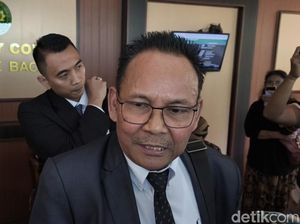 Jokowi Tidak Hadir Sidang Perdana Gugatan Esemka dan Ijazah di PN Solo