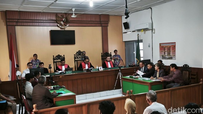 Suasana persidangan perkara nomor 96/Pdt.G/2025/PN Skt terkait gugatan wanprestasi mobil Esemka, di Pengadilan Negeri (PN) Solo, Kamis (24/4/2025).