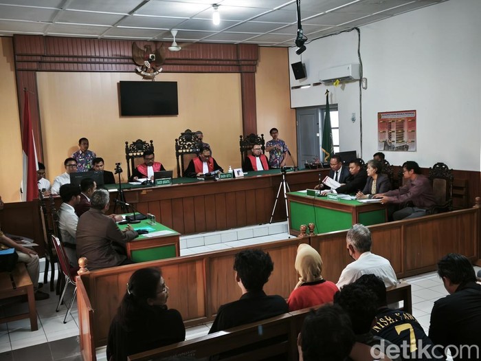 Suasana persidangan perkara nomor 96/Pdt.G/2025/PN Skt terkait gugatan wanprestasi mobil Esemka, di Pengadilan Negeri (PN) Solo, Kamis (24/4/2025).