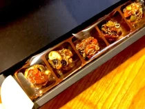 Mewah! Kacang Campur Ikan Kering Dibanderol Rp 242 Ribu Sekotak