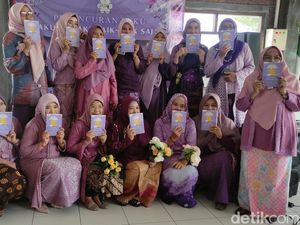 20 Kartini Sidoarjo Luncurkan Buku Aku (tidak) Baik-baik Saja