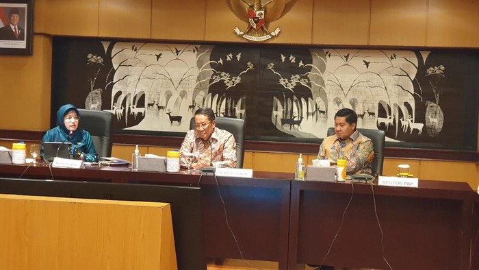Kepala Badan Pusat Statistik (BPS) Amalia Adininggar Widyasanti, Menteri Hukum Supratman Andi Agtas, dan Menteri Perumahan dan Kawasan Permukiman Maruarar Sirait