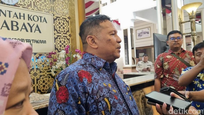 Kepala Dinas Perindustrian dan Tenaga Kerja (Disperinaker) Surabaya Achmad Zaini.
