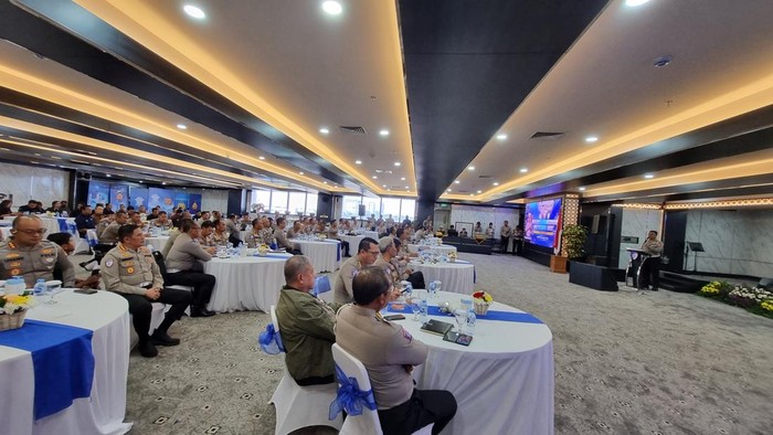 Kepala Korps Lalu Lintas (Kakorlantas) Polri Irjen Pol Agus Suryonugroho memimpin kegiatan analisis dan evaluasi Operasi Ketupat 2025 bersama seluruh Dirlantas se-Indonesia (Taufiq Syarifudin/detikcom)