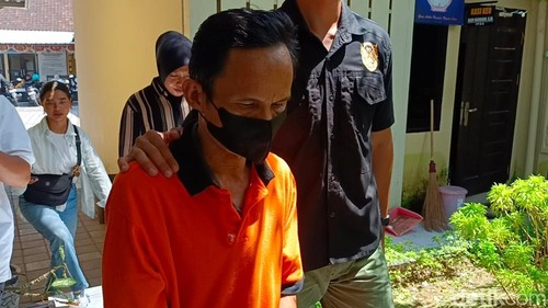 Ketua yayasan salah satu pesantren di Lombok Barat, NTB, Ahmad Faisal alisa Walid Lombok ditahan setelah ditetapkan sebagai tersangka pencabulan terhadap santri, Kamis (24/5/2025).