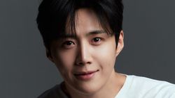 Fantagio Rilis Foto Terbaru Kim Seon Ho, Awas Meleleh!