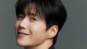 Fantagio Rilis Foto Terbaru Kim Seon Ho, Awas Meleleh!