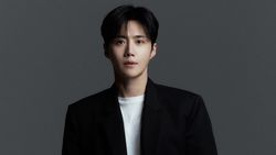 Fantagio Rilis Foto Terbaru Kim Seon Ho, Awas Meleleh!