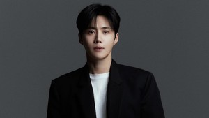 Ada beberapa foto yang dirilis, menampilkan pemeran Start-Up itu dalam konsep yang kasual. 