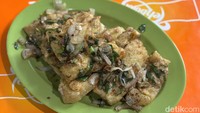 Menu-menu disini dimasak menggunakan resep terdahulu, tetapi ada beberapa makanan yang dirombak resepnya dengan kreasi pemilik warung yang sekarang. Foto: detikcom/Riska Fitria
