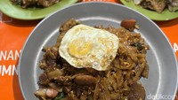 Sesuai dengan namanya, warung tersebut menawarkan menu Kwetiau dan Chinese food lainnya. Menariknya adalah harga yang ditawarkan ramah di kantong.  Foto: detikcom/Riska Fitria